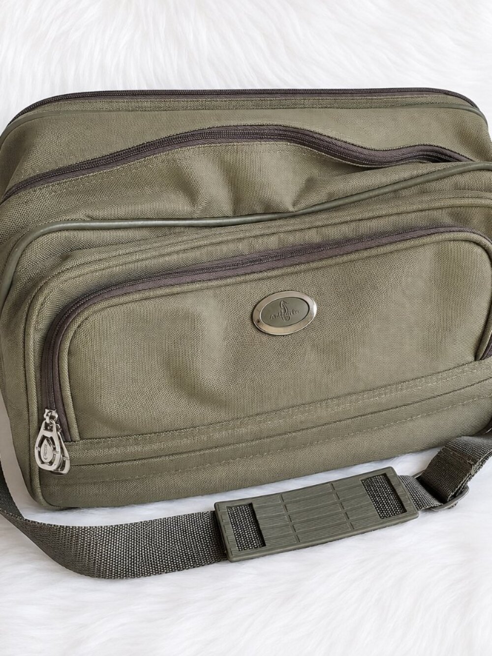 Atlantic Vintage Olive Green Traveler Garment Expandable Carry On Duffle Bag